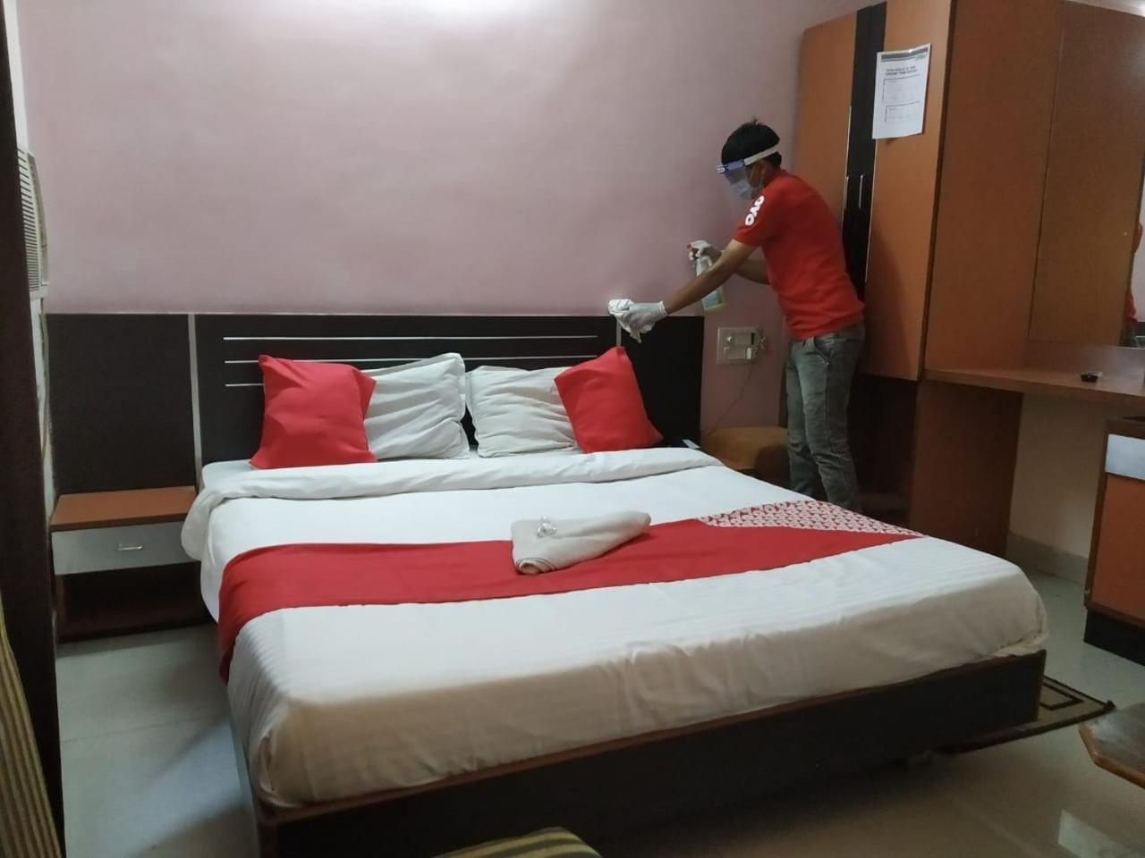 Hotel Spot On Bagiya Restaurant à Harda Extérieur photo